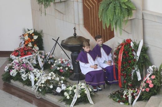 Ostatnie pożegnanie rodziny śp. Kaimów - ofiar wybuchu w Szczyrku