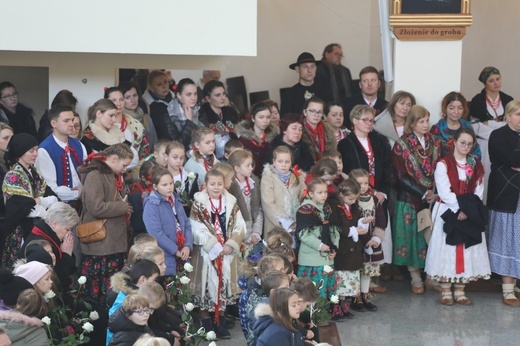 Ostatnie pożegnanie rodziny śp. Kaimów - ofiar wybuchu w Szczyrku
