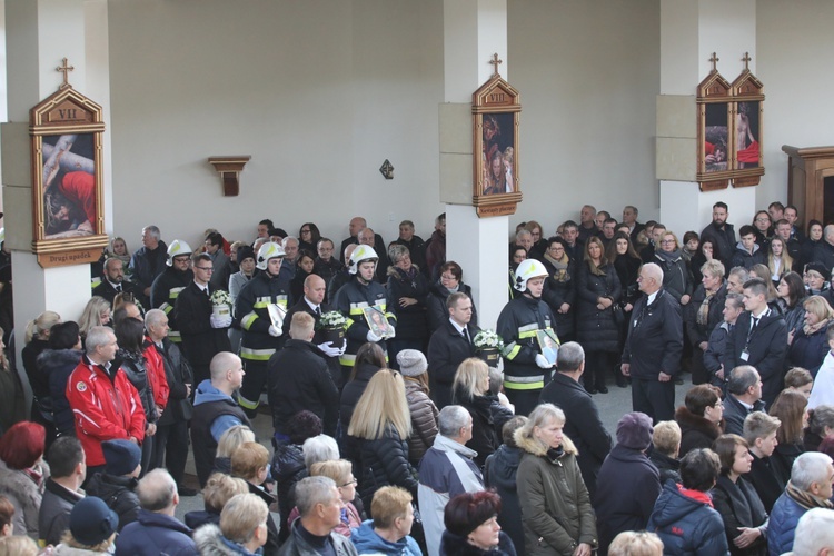 Ostatnie pożegnanie rodziny śp. Kaimów - ofiar wybuchu w Szczyrku