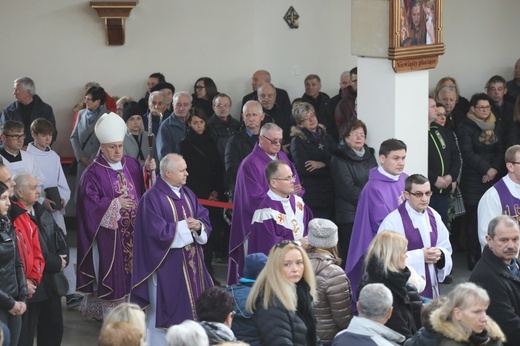 Ostatnie pożegnanie rodziny śp. Kaimów - ofiar wybuchu w Szczyrku