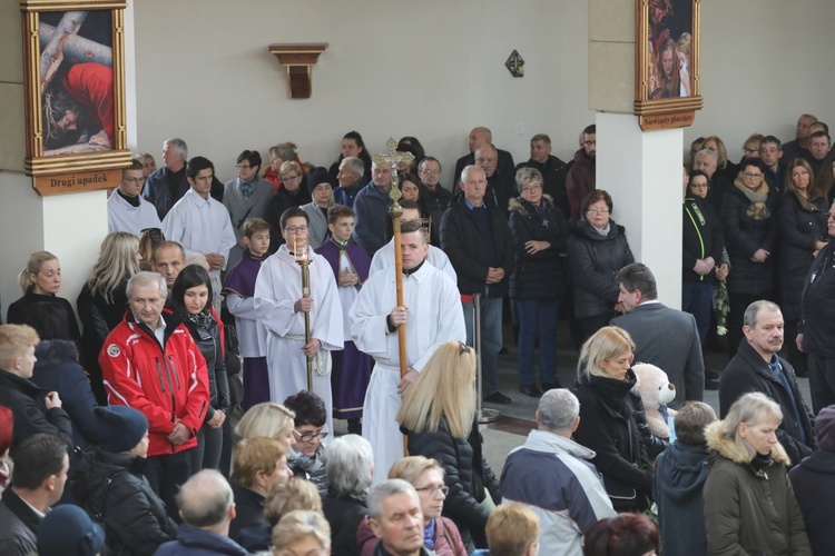 Ostatnie pożegnanie rodziny śp. Kaimów - ofiar wybuchu w Szczyrku