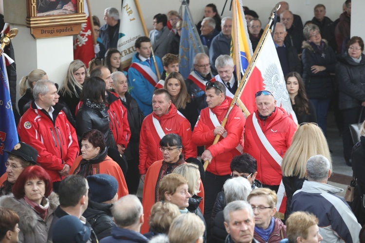 Ostatnie pożegnanie rodziny śp. Kaimów - ofiar wybuchu w Szczyrku