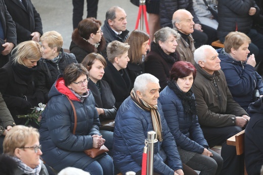 Ostatnie pożegnanie rodziny śp. Kaimów - ofiar wybuchu w Szczyrku