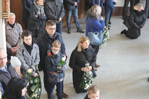 Ostatnie pożegnanie rodziny śp. Kaimów - ofiar wybuchu w Szczyrku