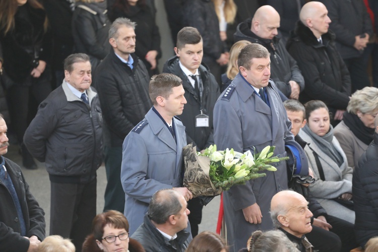 Ostatnie pożegnanie rodziny śp. Kaimów - ofiar wybuchu w Szczyrku