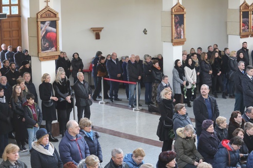 Ostatnie pożegnanie rodziny śp. Kaimów - ofiar wybuchu w Szczyrku