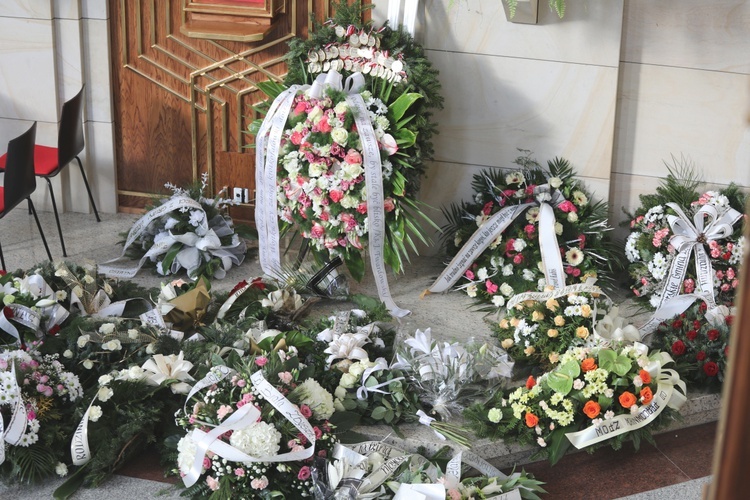 Ostatnie pożegnanie rodziny śp. Kaimów - ofiar wybuchu w Szczyrku