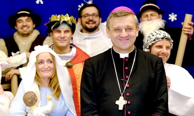 Bp Roman Pindel: Trzeba umieć cieszyć się jak dzieci