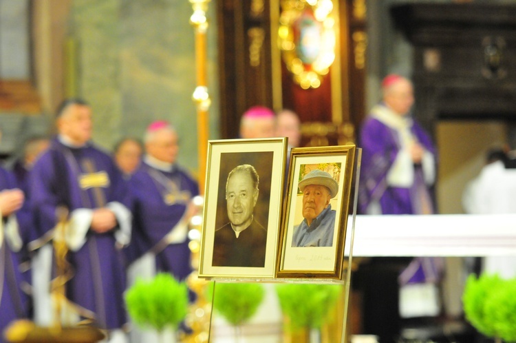 Pogrzeb księdza, który zainicjował Wigilijne Dzieło Pomocy Dzieciom