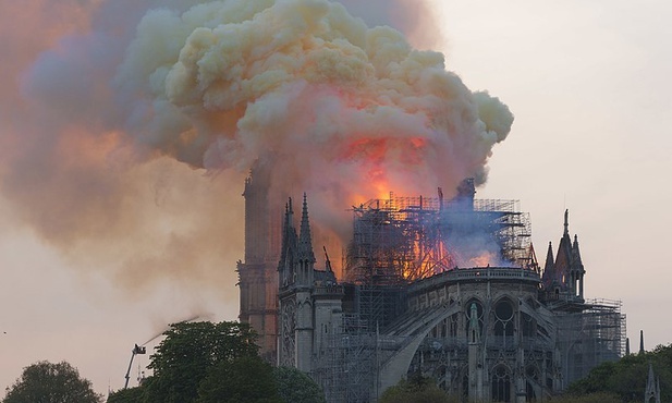 Pierwszy raz od ponad 200 lat nie będzie pasterki w Notre Dame