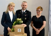 Od lewej: Justyna Bujek, Rafał Jeżak, wiceprezes OSP miasta Radomia, i Beata Jasek, dyrektor "Hubala".