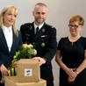 Od lewej: Justyna Bujek, Rafał Jeżak, wiceprezes OSP miasta Radomia, i Beata Jasek, dyrektor "Hubala".