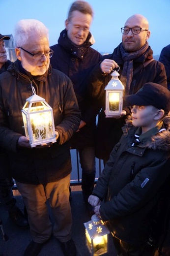 Betlejemskie Światło Pokoju na polsko-niemieckiej granicy