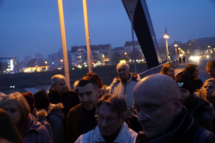 Betlejemskie Światło Pokoju na polsko-niemieckiej granicy