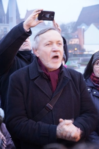 Betlejemskie Światło Pokoju na polsko-niemieckiej granicy