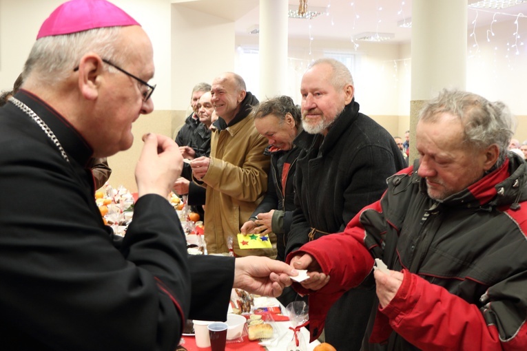 Wigilia dla samotnych i ubogich w warmińskiej Caritas 