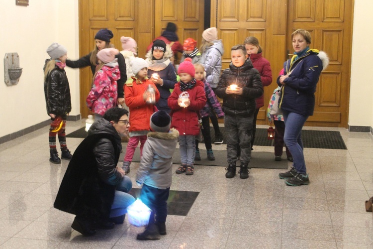 ​Roraty u Matki Bożej Częstochowskiej w Legnicy