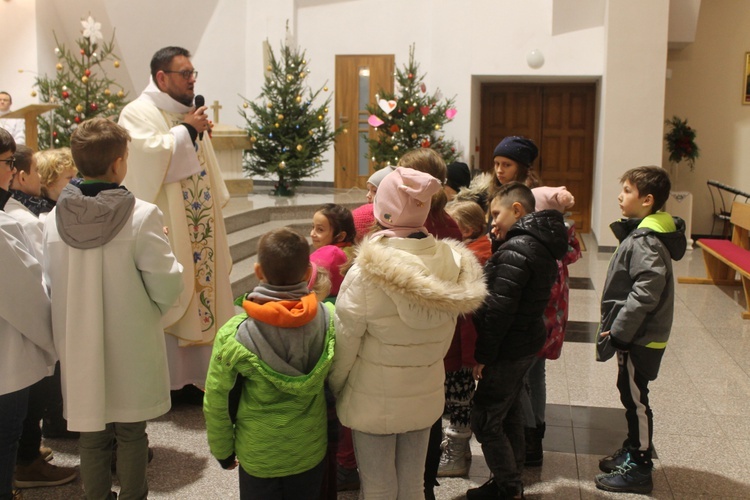 ​Roraty u Matki Bożej Częstochowskiej w Legnicy