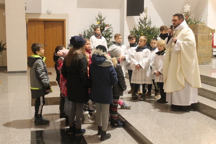 ​Roraty u Matki Bożej Częstochowskiej w Legnicy