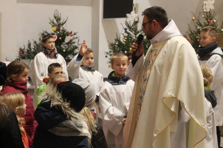 ​Roraty u Matki Bożej Częstochowskiej w Legnicy