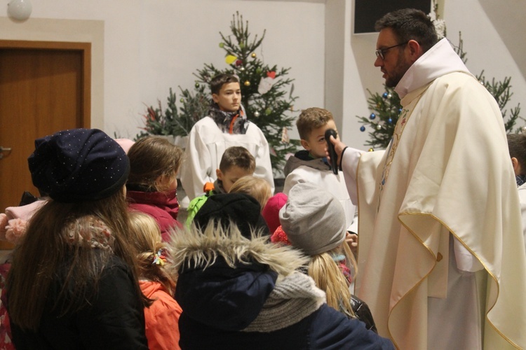 ​Roraty u Matki Bożej Częstochowskiej w Legnicy