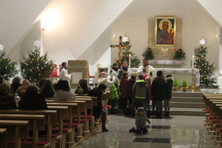 ​Roraty u Matki Bożej Częstochowskiej w Legnicy