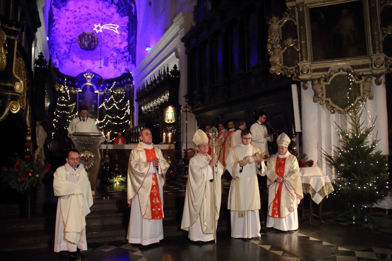 Pasterka w archikatedrze oliwskiej z udziałem metropolity gdańskiego