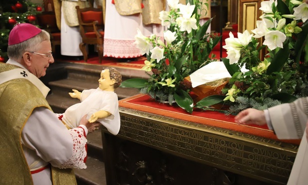 Abp Jędraszewski: Biorąc przykład z pasterzy, klęknijmy przed Boskim Logosem