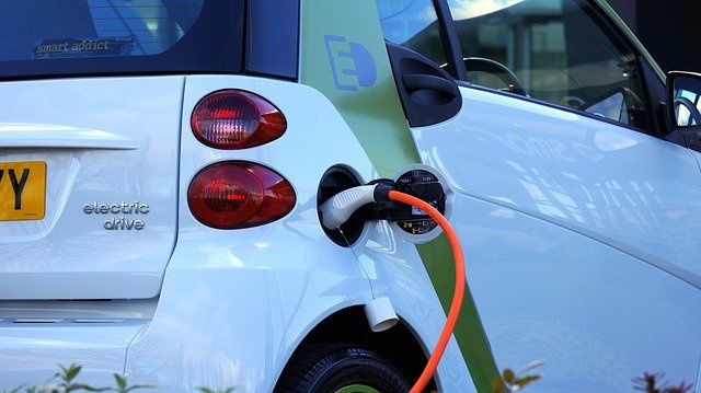 W. Brytania: Dyplomaci przesiądą się do samochodów elektrycznych