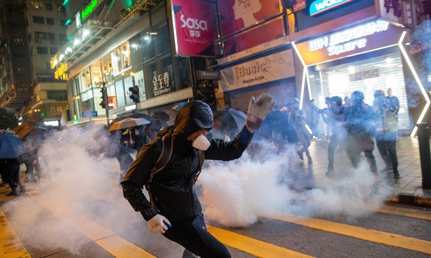 Ponad 330 aresztowanych w protestach w centrach handlowych w Hngkongu