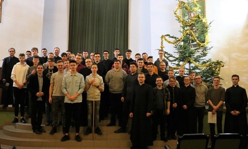 Uczestnicy z opiekunami.