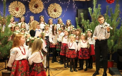 Zespół wykona znane kolędy i autorskie pastorałki.