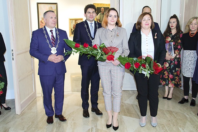 Nagrodzeni pracownicy Muzeum Regionalnego w Stalowej Woli.