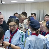 ▲	Skautów odwiedził bp Piotr Turzyński.