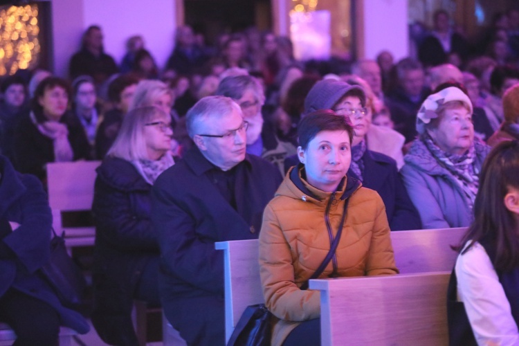 8. Pogórskie Kolędowanie - z Maciejem Miecznikowskim