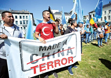 Protest w Brukseli przeciwko polityce Chin wobec Ujgurów.