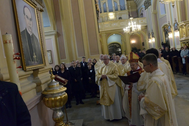 Listopad. W Jedlińsku modliliśmy się o wyniesienie na ołtarze sługi Bożego bp. Piotra Gołębiowskiego.