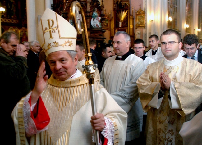 Listopad. 10 lat temu odbył się ingres do radomskiej katedry bp. Henryka Tomasika.