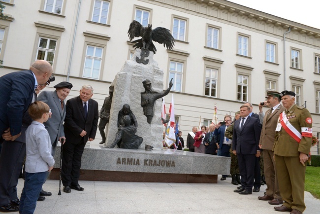 Wrzesień. W Radomiu został odsłonięty pomnik żołnierzy Armii Krajowej.