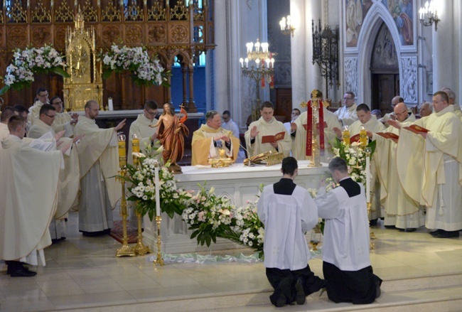 Maj. W katedrze odbył się obrzęd święceń kapłańskich. 