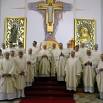 Maj. Kapłani, którzy 25 lat temu przyjęli w Radomiu święcenia kapłańskie, sprawowali pod przewodnictwem bp. Henryka Tomasika Mszę św. w seminaryjnej kaplicy.