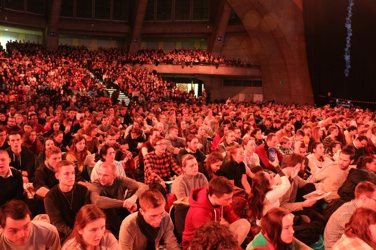 ESM 2019. Posiłek na pl. Wolności i ostatnia modlitwa w Hali Stulecia