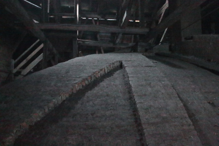 Kamienna Góra. Zapada się dach w Kościele Łaski