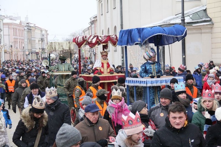 W orszaku każdego roku udział biorą całe rodziny.