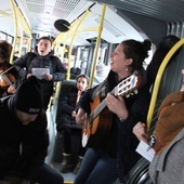 Zielonogórskie "Kolędowanie w Autobusie"