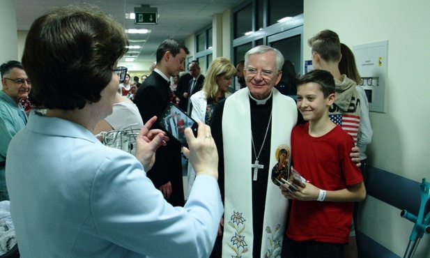 Już po raz trzeci abp Marek Jędraszewski odwiedził z kolędą Uniwersytecki Szpital Dziecięcy w Prokocimiu