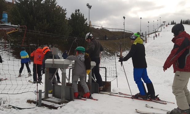 Bytom. Narty idą w ruch. Ośrodek Sport Dolina w Suchej Górze został otwarty