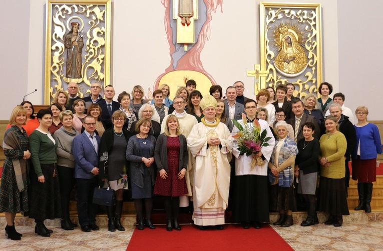 Uczestnicy spotkania z bp. Piotrem Turzyńskim.