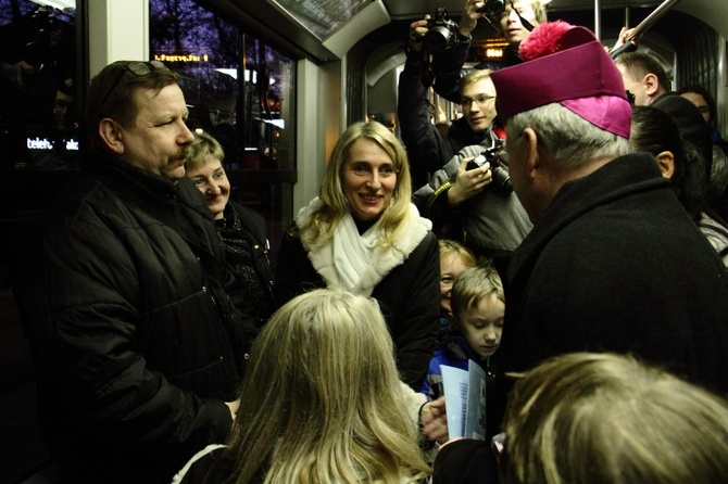 Kolędowanie z metropolitą krakowskim w tramwaju MPK 2020