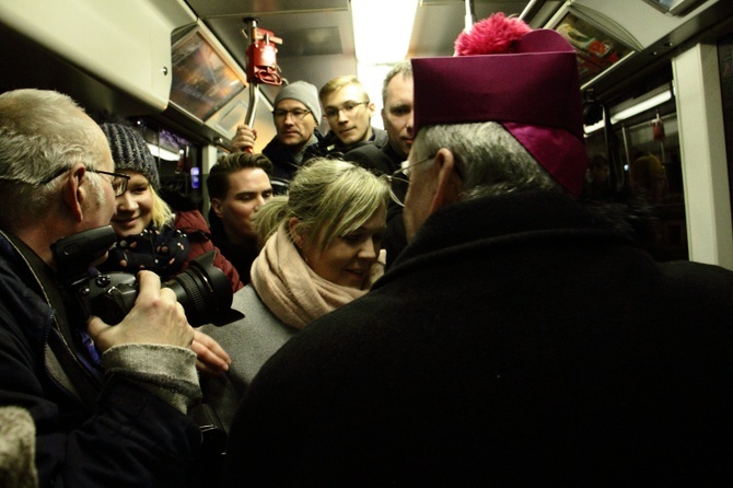 Kolędowanie z metropolitą krakowskim w tramwaju MPK 2020